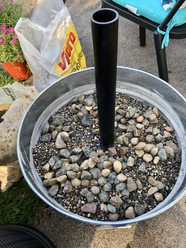 diy patio umbrella with rocks